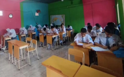 Penerapan Budaya Rapi dan Resik di Kelas SMK Putra Sena